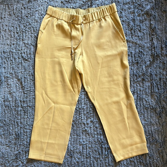 Lululemon On the Fly Cropped Pant - Picture 2 of 4